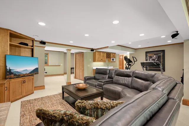 $895,000 | 4902 Beacon Hill Road, Minnetonka, MN 55345