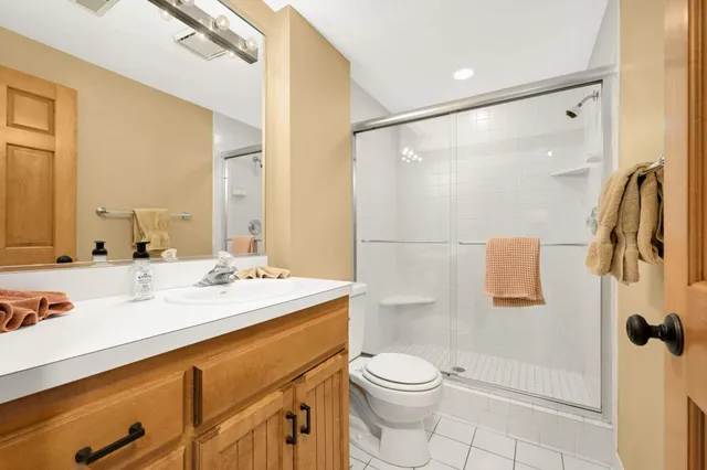 $895,000 | 4902 Beacon Hill Road, Minnetonka, MN 55345