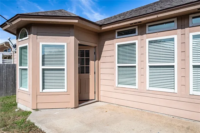 $375,000 | 119 Georgian Oaks, Rockport, TX 78382