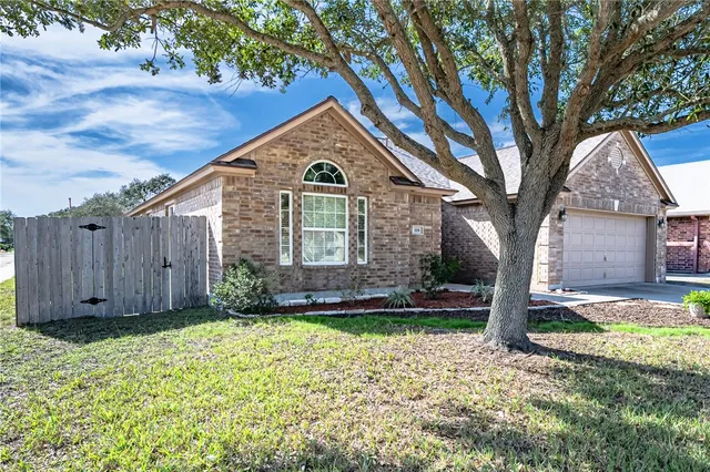 $375,000 | 119 Georgian Oaks, Rockport, TX 78382
