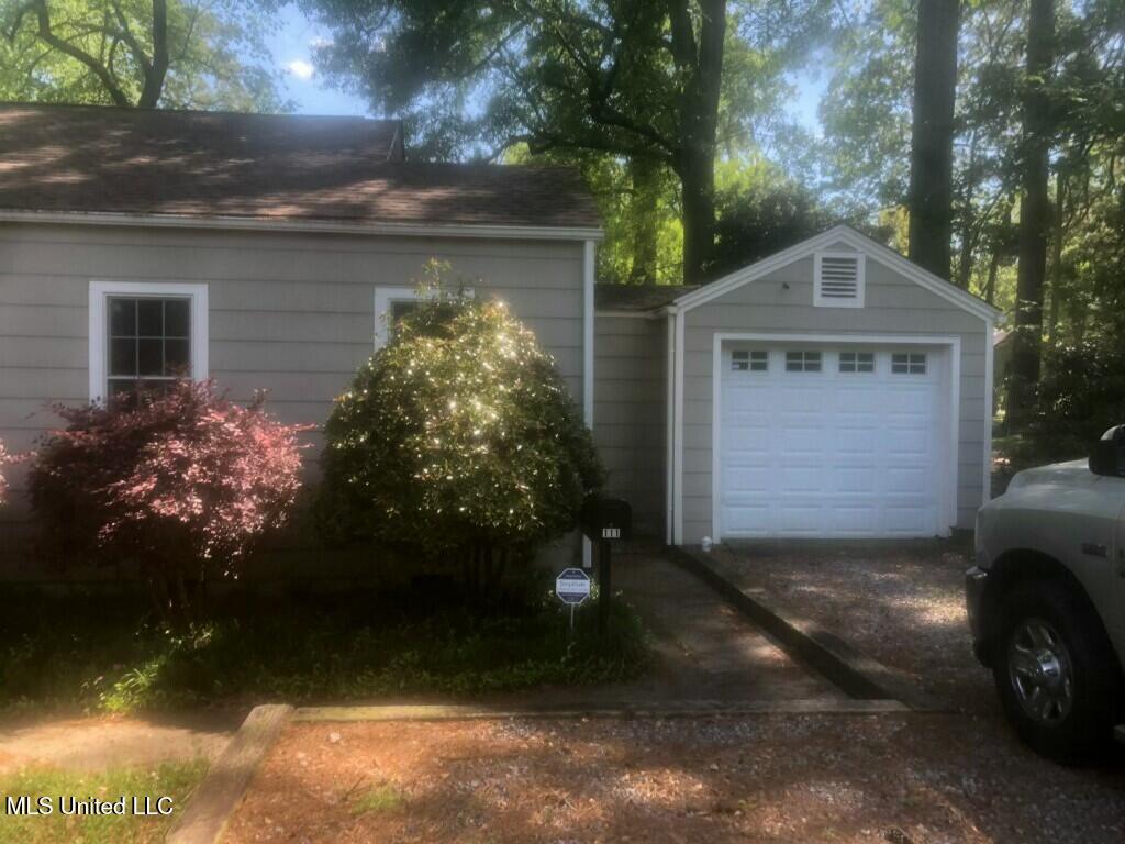111 Cooper Road Jackson, MS 39212 - Photo 2 of 2 Front View/Garage