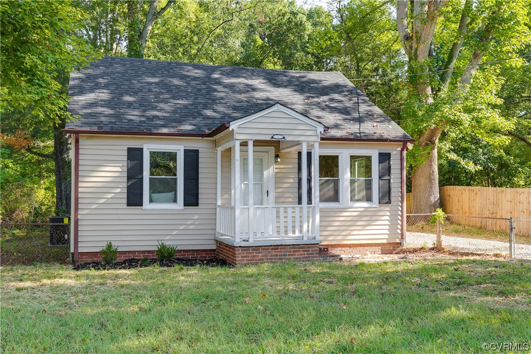 5436 Snead Road Richmond, VA 23224 - Photo 3 of 22 a front view of a house with a yard