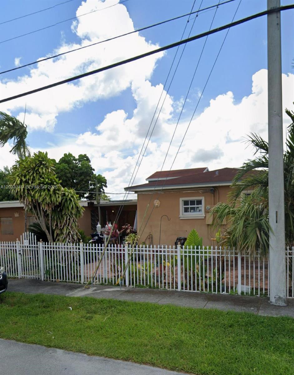 9039 Southwest 34th Street Miami, FL 33165 - Photo 4 of 6
