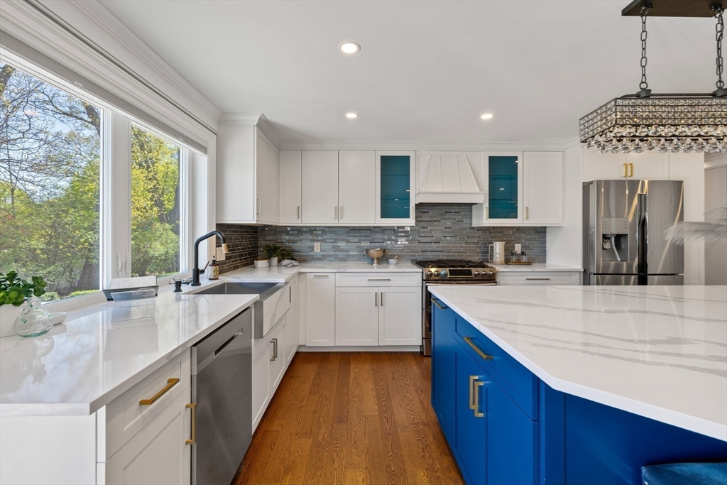 8 Whispering Hill Road Woburn, MA 01801 - Photo 6 of 39 Gallery Image 6