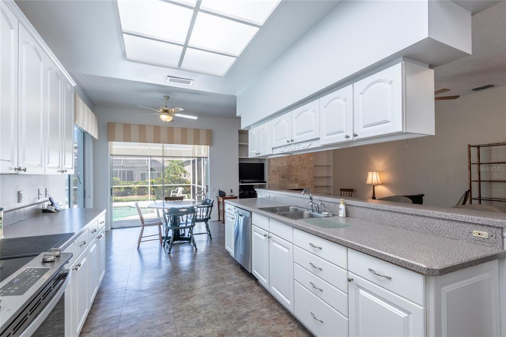690 Weathersfield Drive Dunedin, FL 34698 - Photo 18 of 58