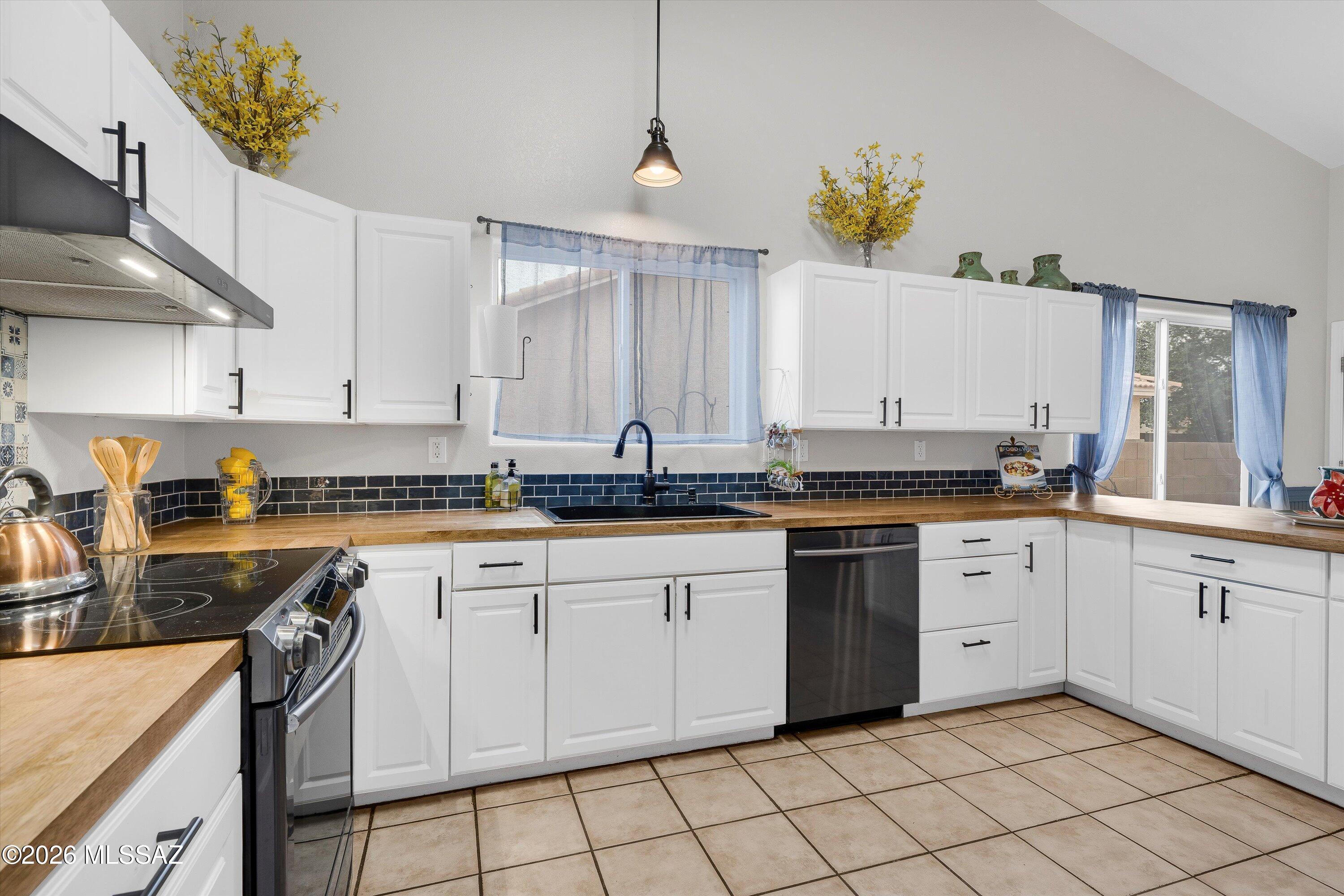 851 South Smokey Mountains Road Tucson, AZ 85748 - Photo 15 of 47