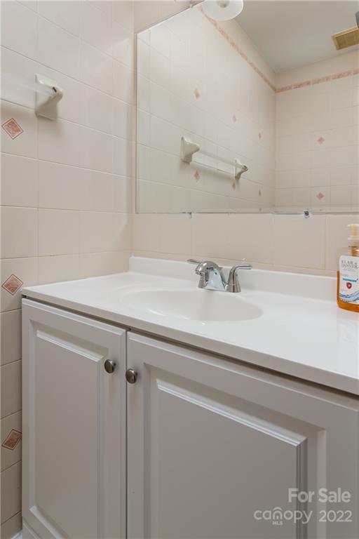 6777 Stoney Ridge Road Matthews, NC 28104 - Photo 15 of 27 a bathroom with a sink and a mirror