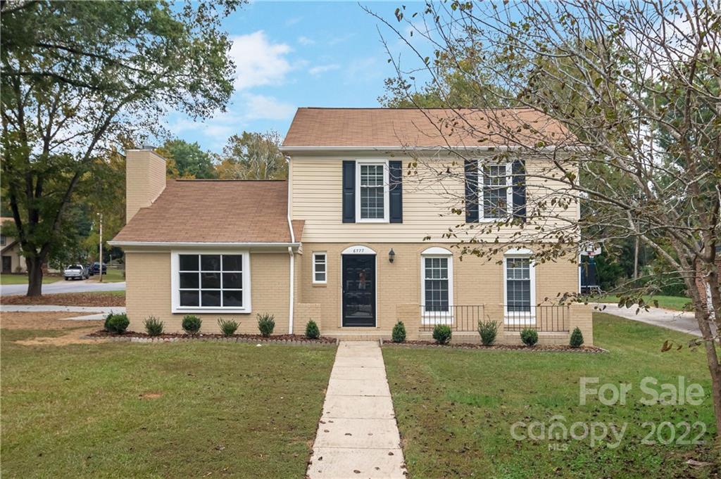 6777 Stoney Ridge Road Matthews, NC 28104 - Photo 2 of 27 front view of a house with a yard