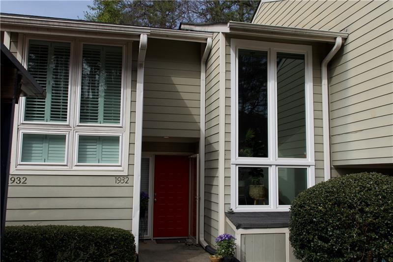 1932 Variations Dr Northeast  