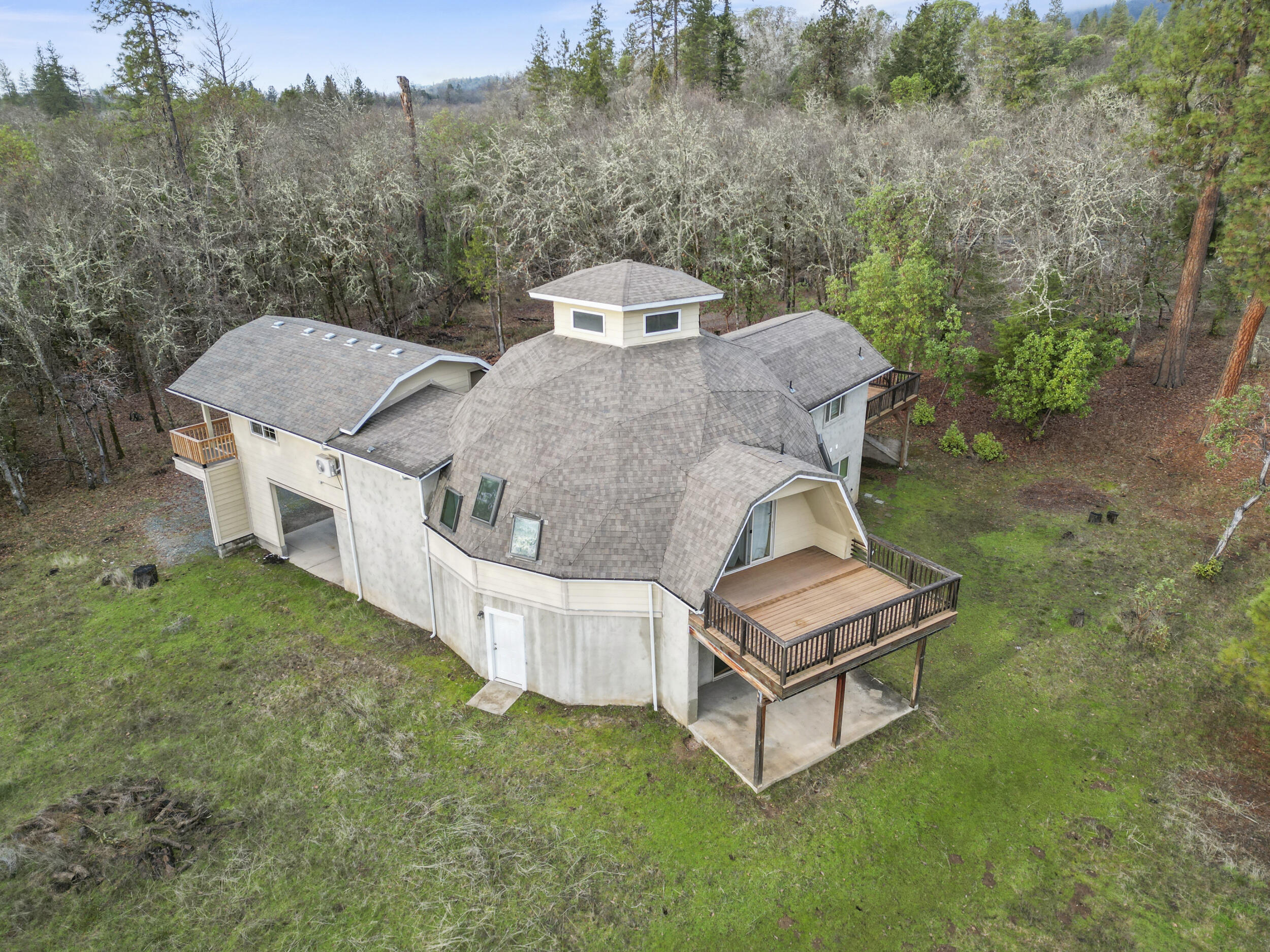511 Castle Creek Road Grants Pass, OR 97526 - Photo 2 of 30 It's a Dome!