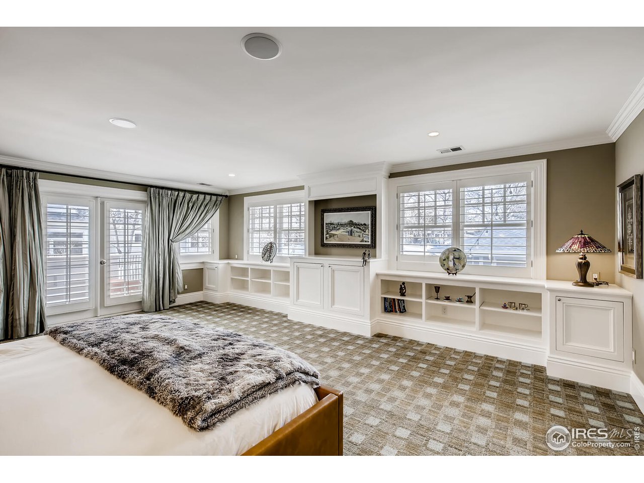 435 Valley View Drive Boulder, CO 80304 - Photo 16 of 40 a living room with granite countertop furniture and a kitchen counter space