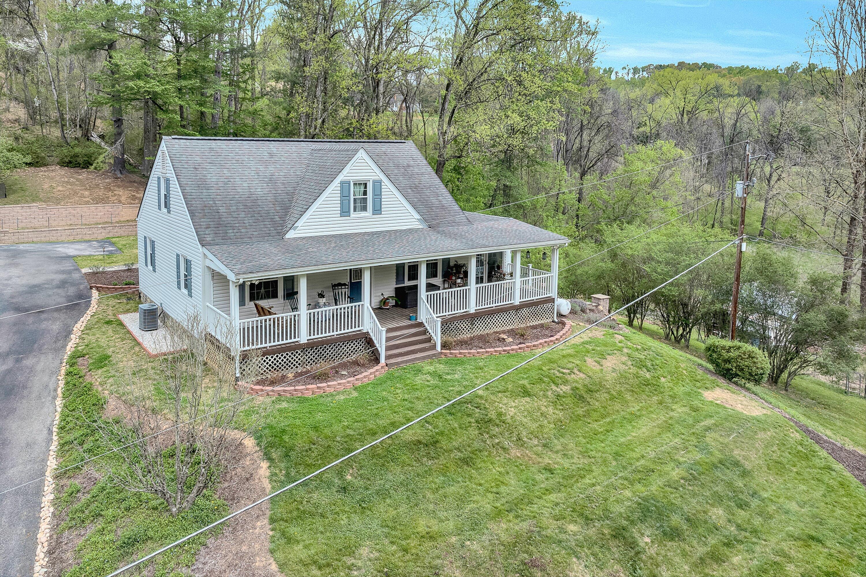 6923 Old Mill Road Roanoke, VA 24018 - Photo 2 of 35 03-VM-0026