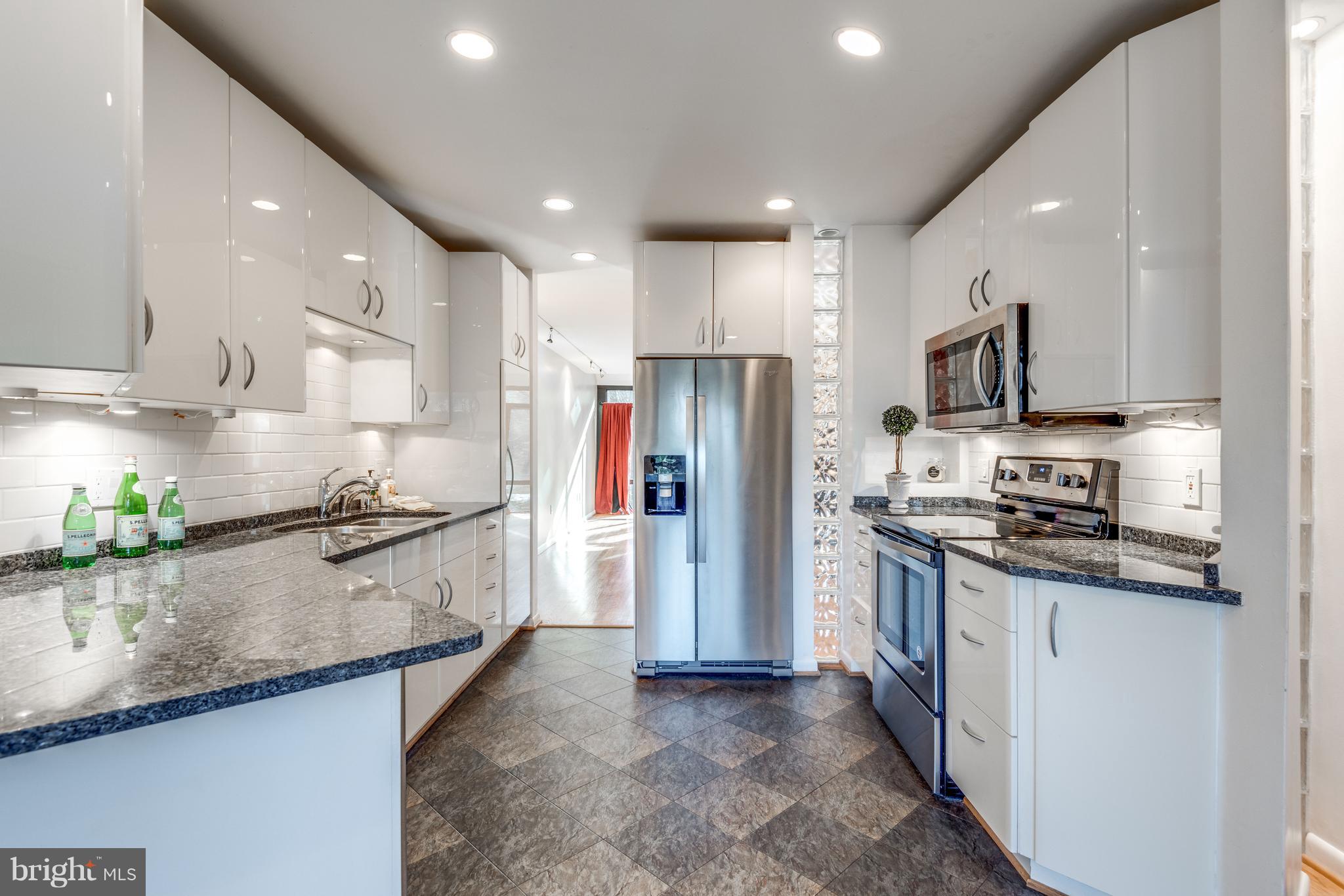 1754 Wainwright Drive Reston, VA 20190 - Photo 3 of 23 Kitchen