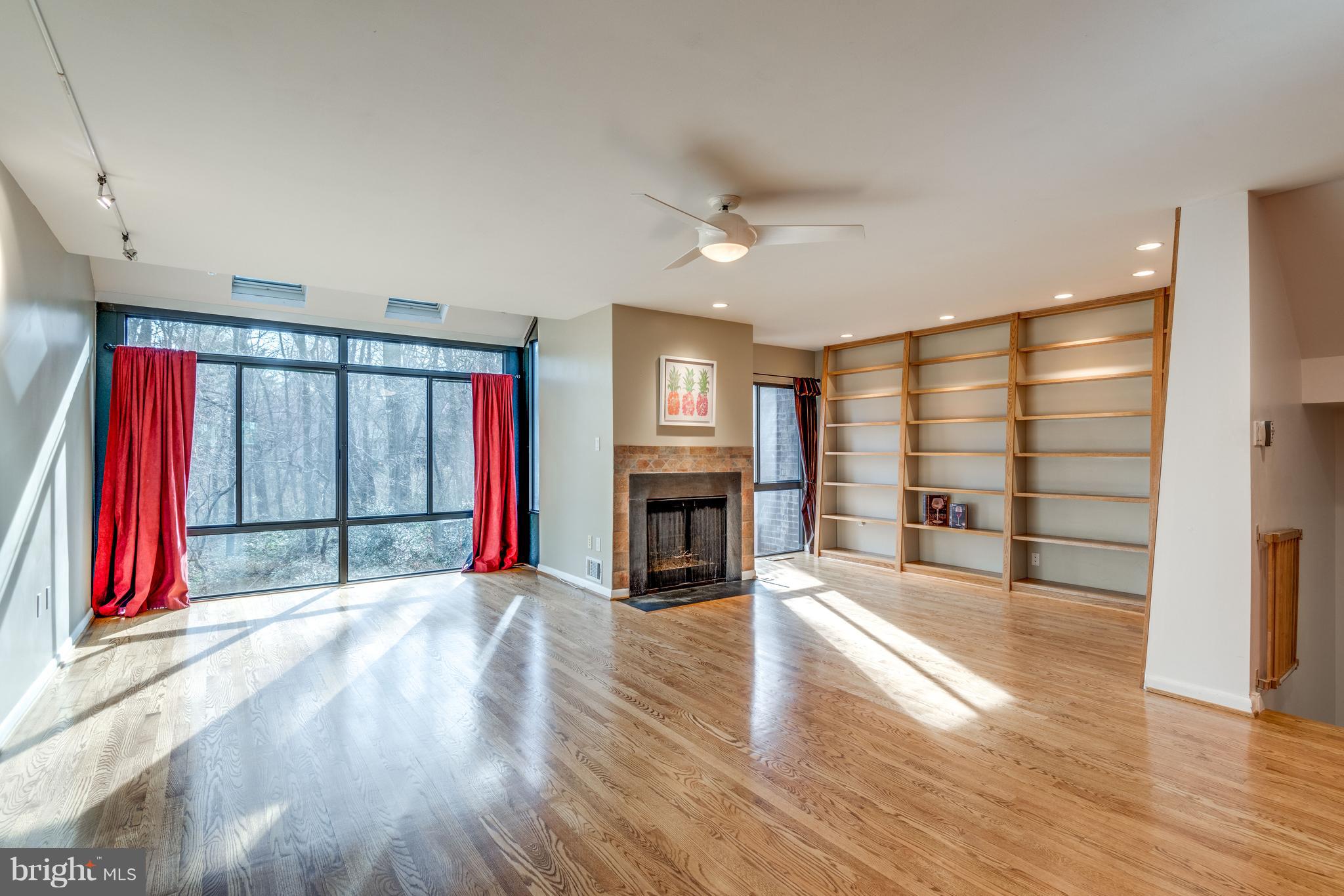 1754 Wainwright Drive Reston, VA 20190 - Photo 7 of 23 Living Room