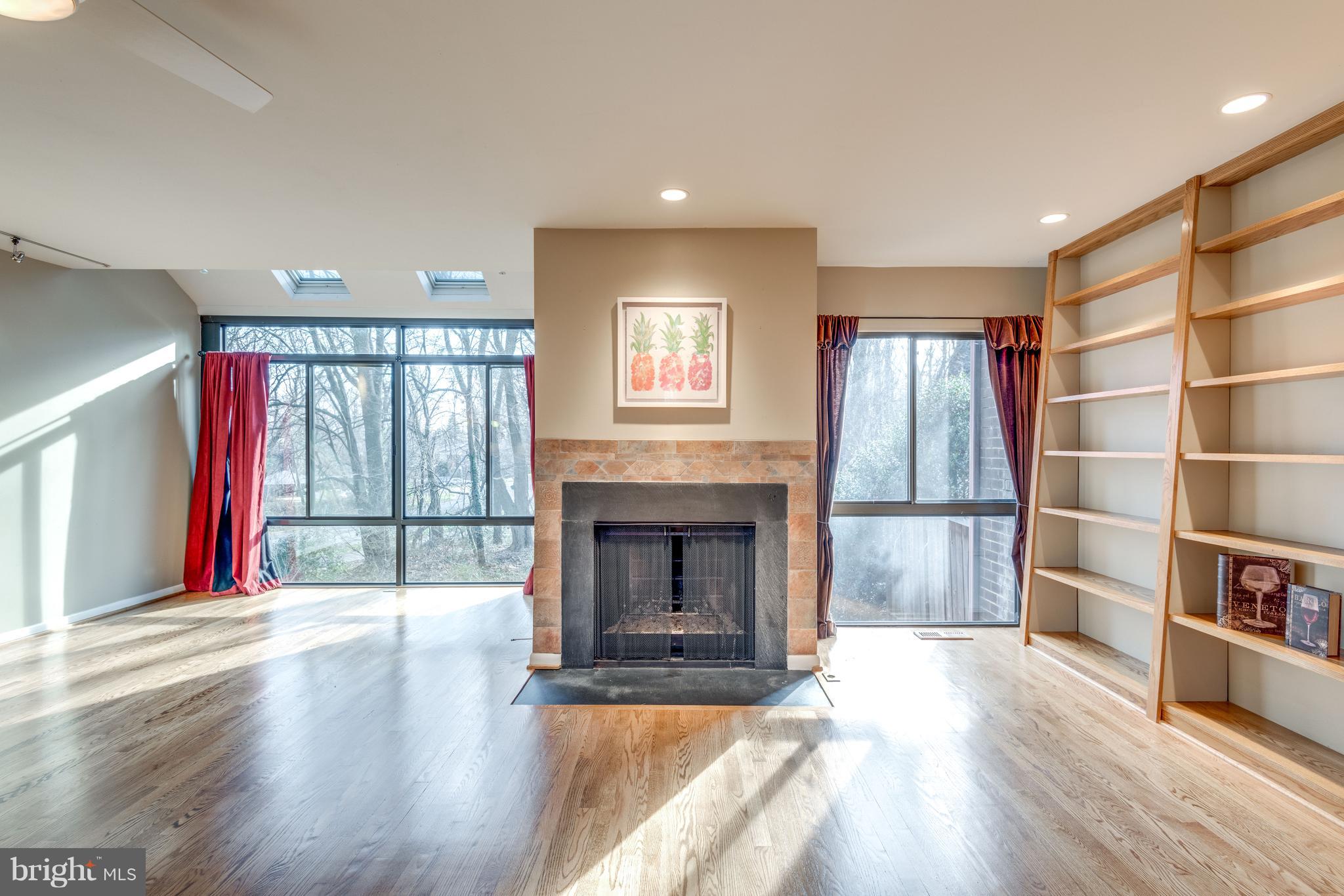 1754 Wainwright Drive Reston, VA 20190 - Photo 9 of 23 Living Room