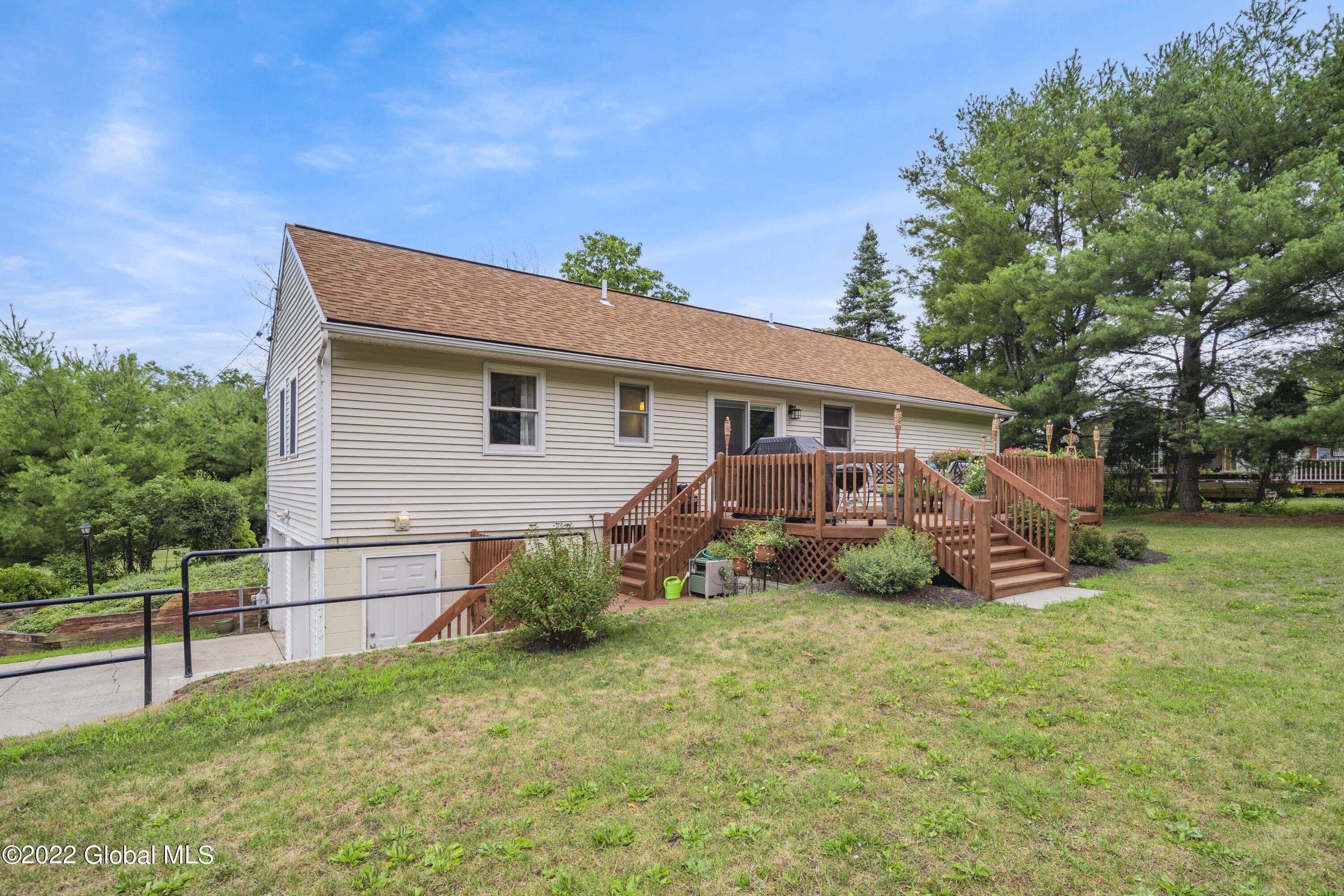 2580 Aqueduct Road Schenectady, NY 12309 - Photo 1 of 21 001-2580-aqueduct-road-niskayuna-ny-usa-