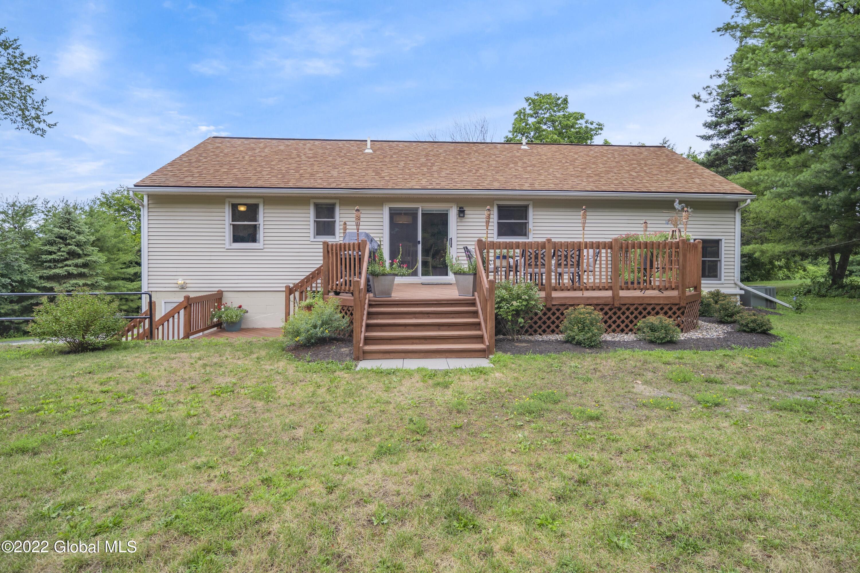 2580 Aqueduct Road Schenectady, NY 12309 - Photo 18 of 21 002-2580-aqueduct-road-niskayuna-ny-usa-