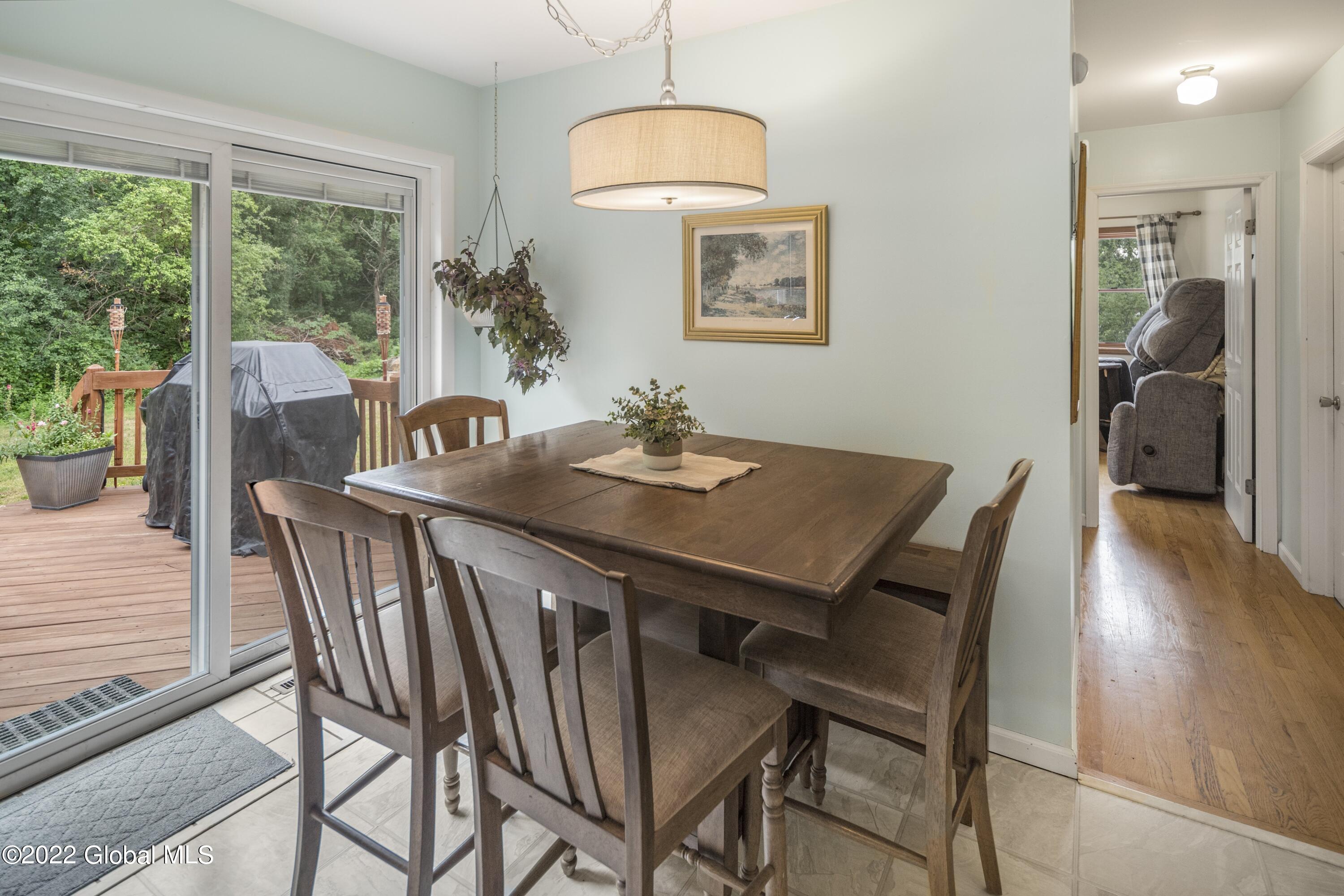 2580 Aqueduct Road Schenectady, NY 12309 - Photo 3 of 21 009-2580-aqueduct-road-niskayuna-ny-usa-
