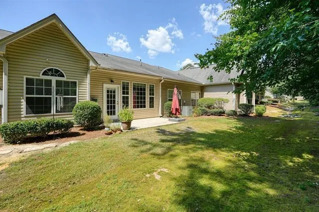 a view of a house with a backyard