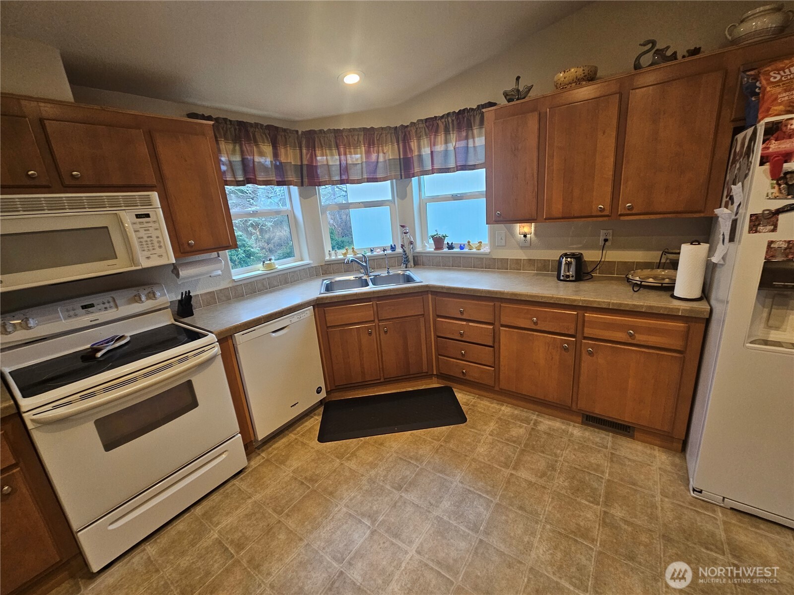 7003 Ortelius Drive Ilwaco, WA 98624 - Photo 15 of 31