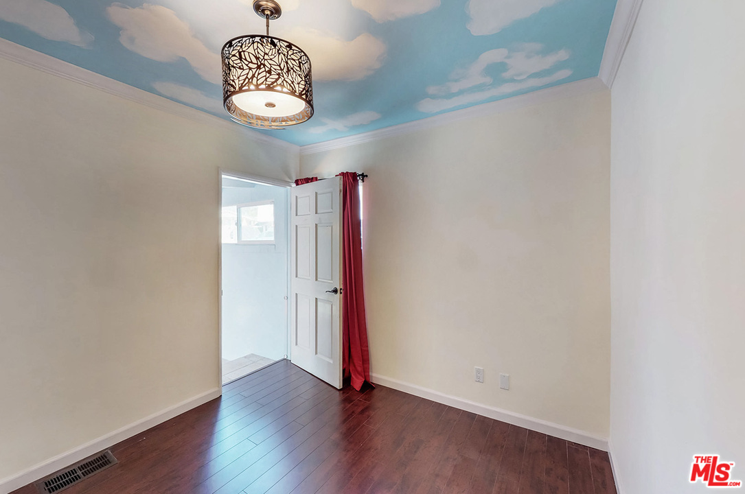 4357 Pennsylvania Avenue Glendale, CA 91214 - Photo 12 of 18