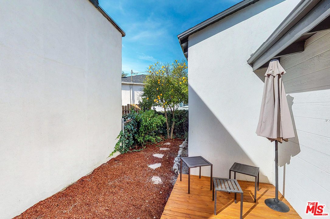 4357 Pennsylvania Avenue Glendale, CA 91214 - Photo 17 of 18