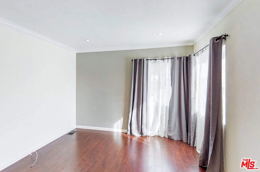 4357 Pennsylvania Avenue Glendale, CA 91214 - Photo 4 of 18