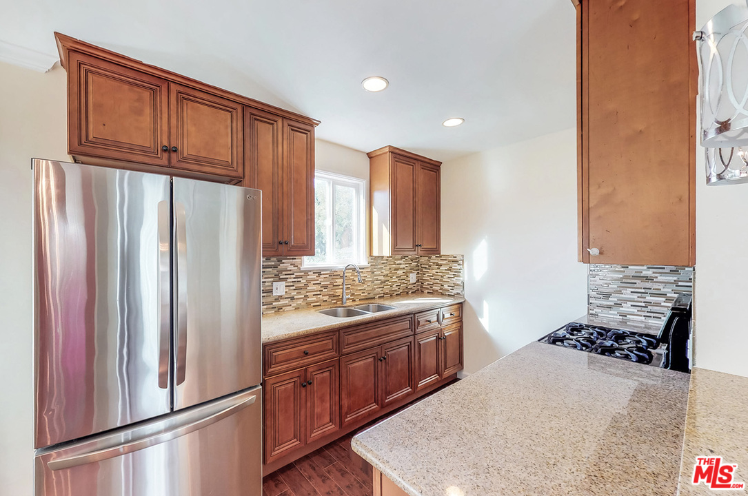 4357 Pennsylvania Avenue Glendale, CA 91214 - Photo 7 of 18