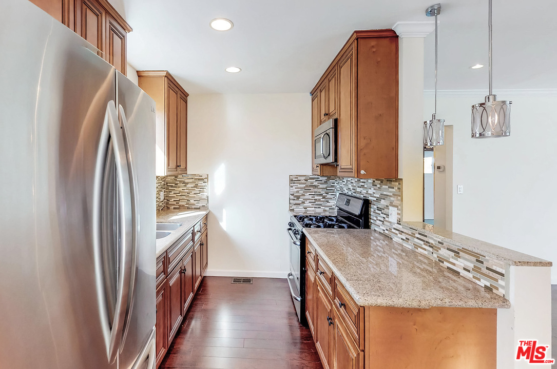 4357 Pennsylvania Avenue Glendale, CA 91214 - Photo 8 of 18