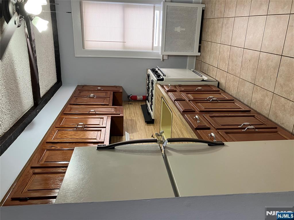 490 Washington Avenue, Unit 2 Ridgefield, NJ 07657 - Photo 3 of 13