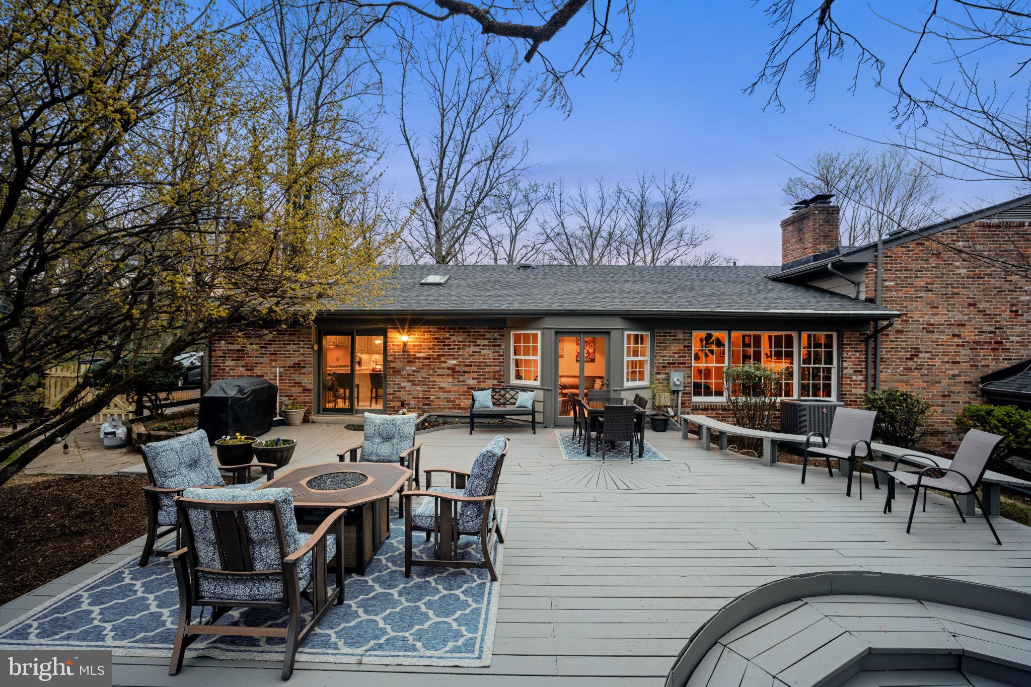 10504 Adel Road Oakton, VA 22124 - Photo 3 of 23 Gallery Image 3