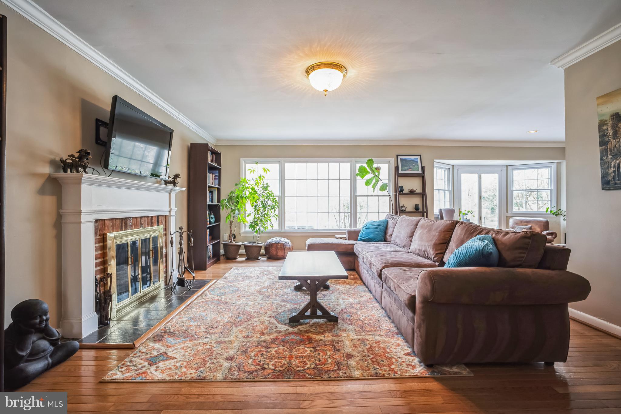 10504 Adel Road Oakton, VA 22124 - Photo 6 of 23 Gallery Image 6