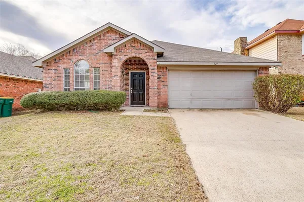 $2,300 | 927 Simon Drive, Cedar Hill, TX 75104