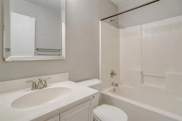 $2,300 | 927 Simon Drive, Cedar Hill, TX 75104