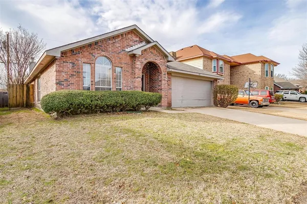 $2,300 | 927 Simon Drive, Cedar Hill, TX 75104