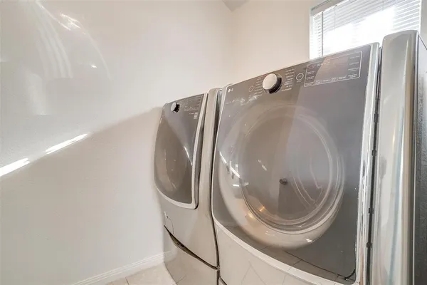 $2,300 | 927 Simon Drive, Cedar Hill, TX 75104