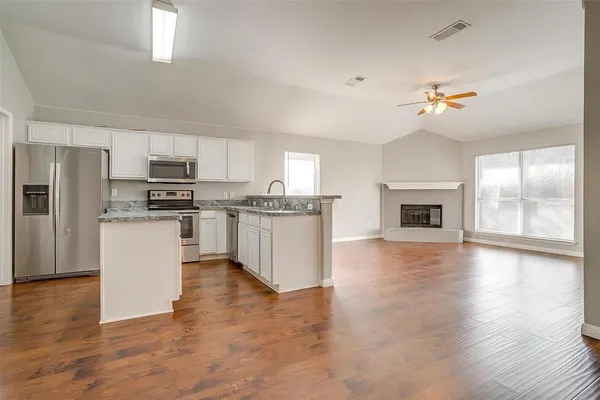 $2,300 | 927 Simon Drive, Cedar Hill, TX 75104