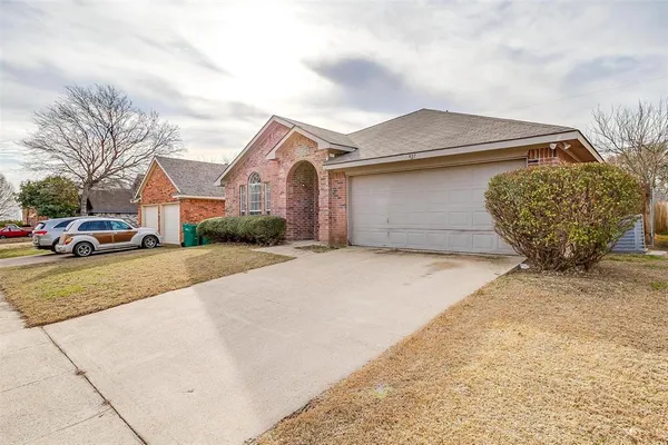 $2,300 | 927 Simon Drive, Cedar Hill, TX 75104