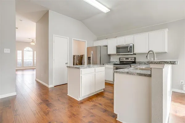 $2,300 | 927 Simon Drive, Cedar Hill, TX 75104