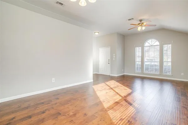 $2,300 | 927 Simon Drive, Cedar Hill, TX 75104