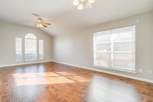 $2,300 | 927 Simon Drive, Cedar Hill, TX 75104