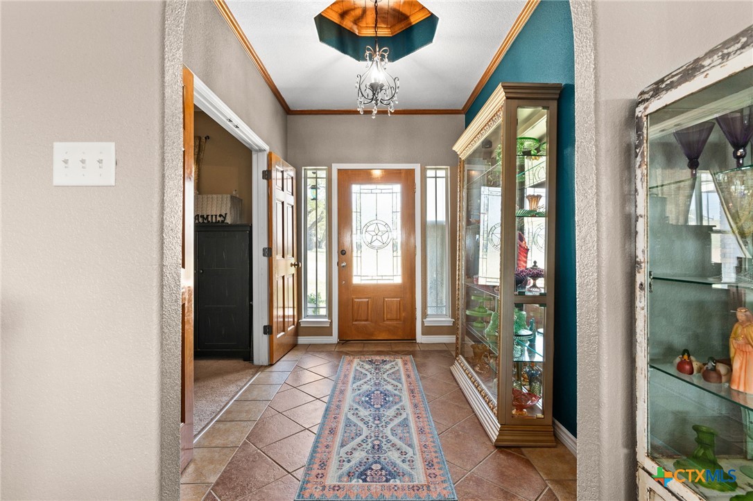 690 A County Road 4707 Kempner, TX 76539 - Photo 5 of 39 a very nice looking room with a large window