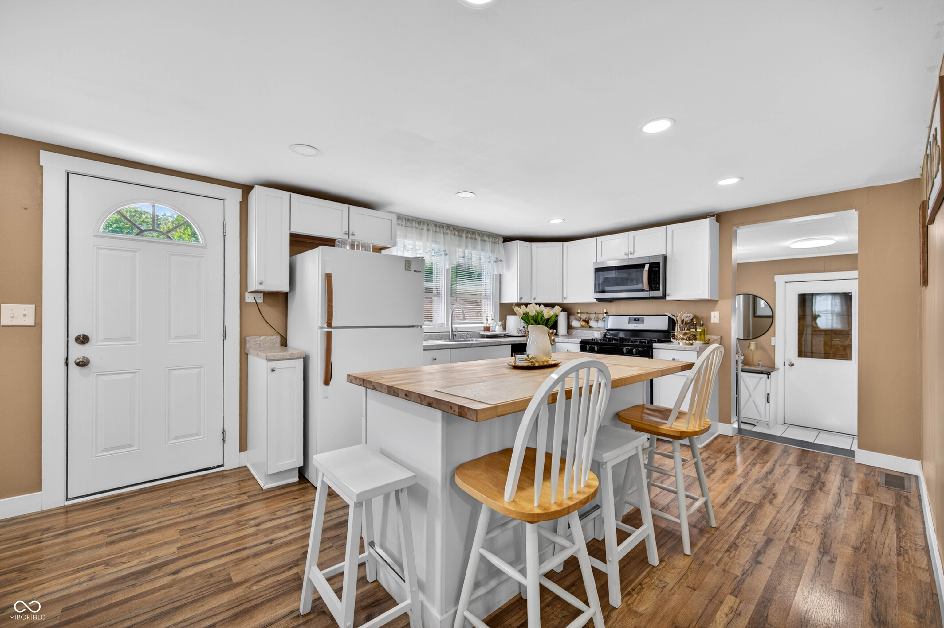 221 Della Road Columbus, IN 47203 - Photo 17 of 58
