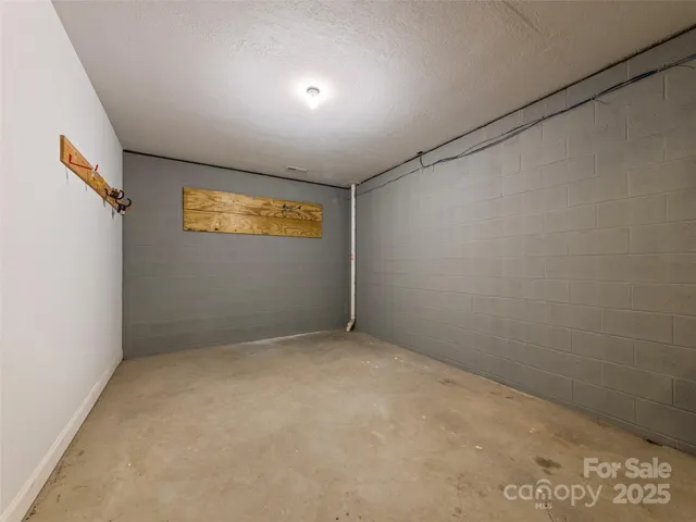 $1,100,000 | 6 Dogwood Lane, Fletcher, NC 28732