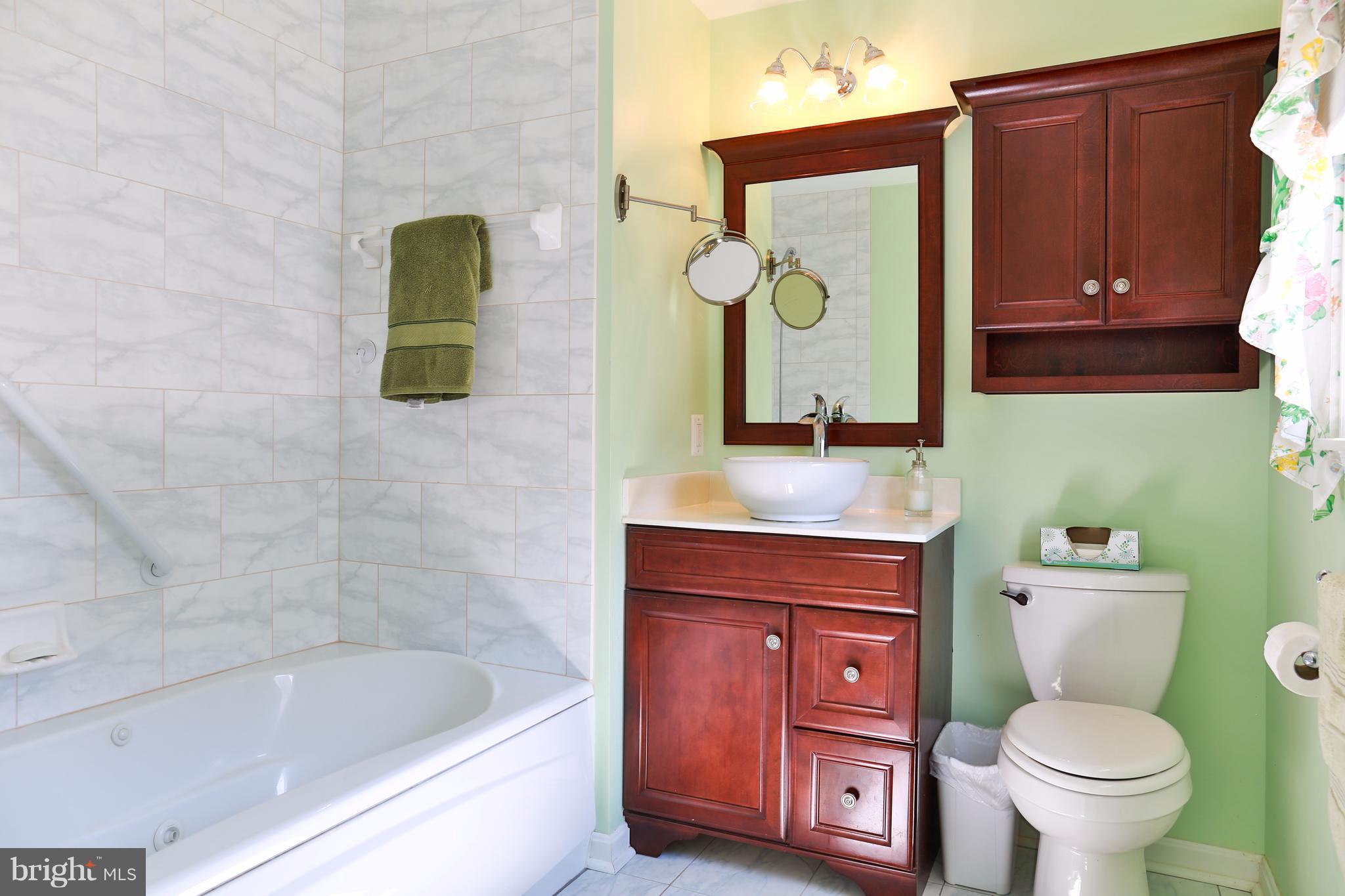 4401 Cottington Road Baltimore, MD 21236 - Photo 18 of 25 Bath (Master)