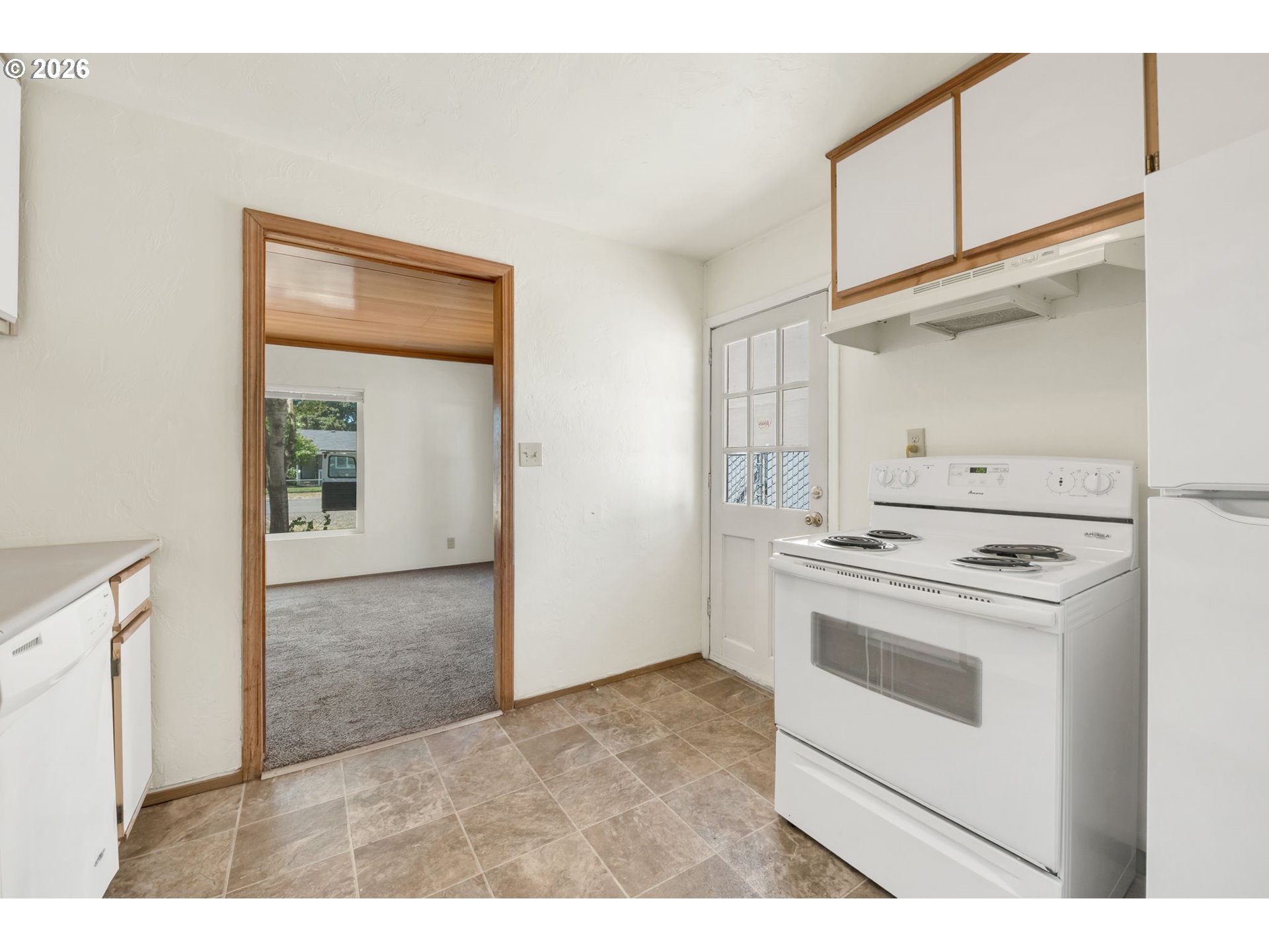 2025 Devos Street Eugene, OR 97402 - Photo 11 of 29