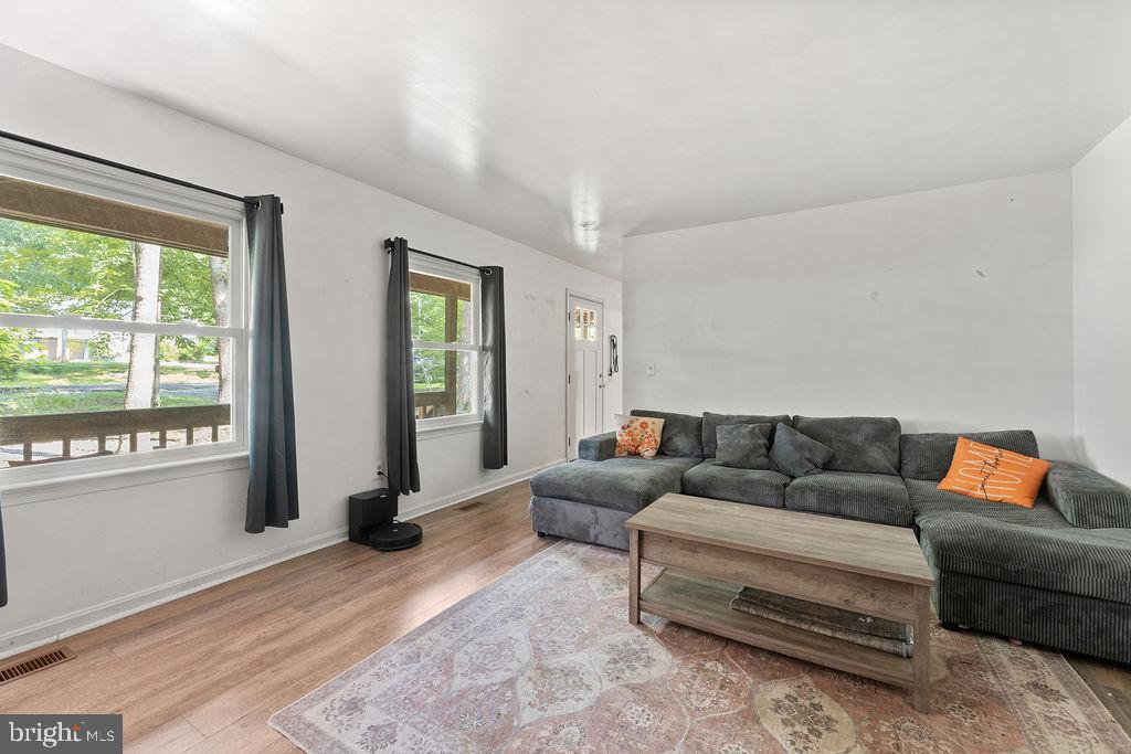 127 Saylers Creek Road Locust Grove, VA 22508 - Photo 23 of 56 a living room with furniture and a window