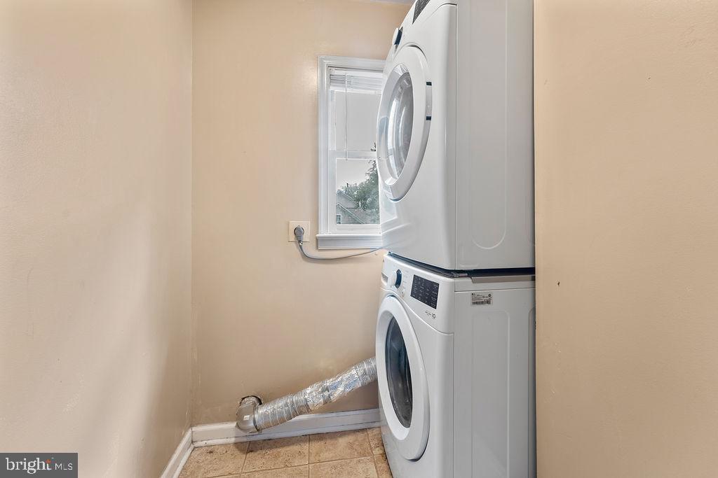 127 Saylers Creek Road Locust Grove, VA 22508 - Photo 43 of 56 a utility room with dryer and washer