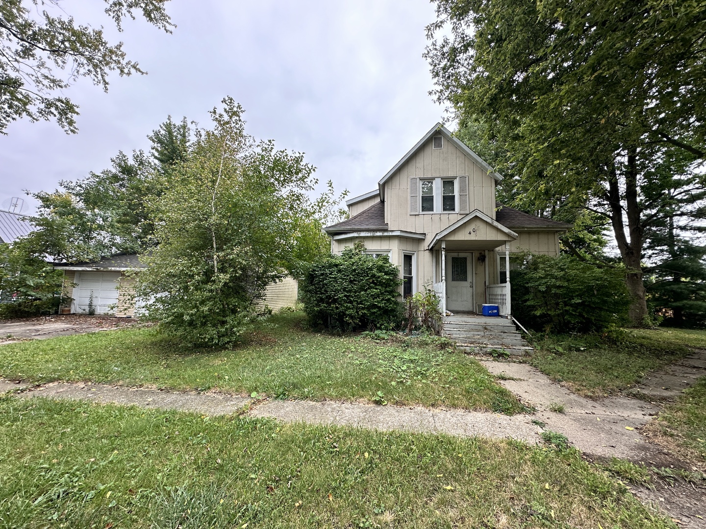 408 Walnut Street Arrowsmith, IL 61722 - Photo 2 of 2 a front view of a house with yard and green space