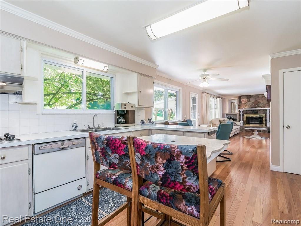 25768 Farmington Road Farmington Hills, MI 48336 - Photo 13 of 37